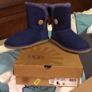 UGGS boots w/ Bailey Button